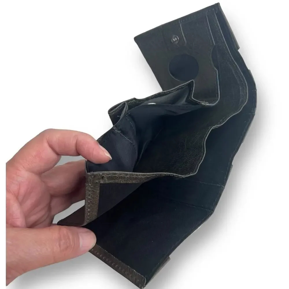 Spikes and Sparrow Austin Retro Gray Leather Snap Trifold Wallet RFID Protected